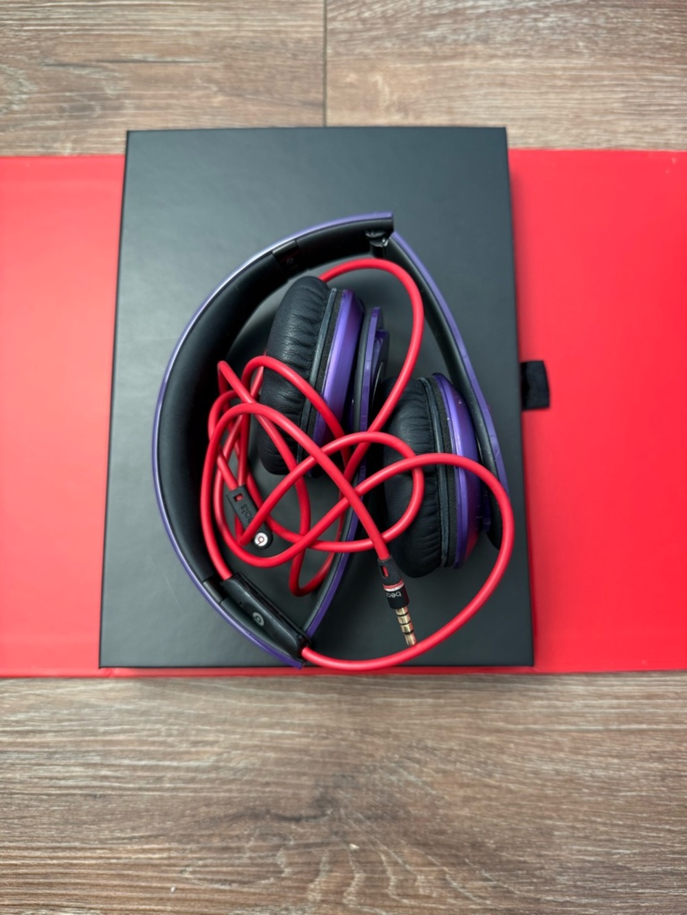 Beats Solo HD Purple Headphones - Beats by Dr. Dre - Picture 8 of 13